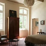 Historic Mansion In The Heart Of Provence Saint-Laurent-de-Brevedent