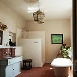 Дом отдыха Historic Mansion In The Heart Of Provence