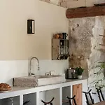 Дом отдыха Historic Mansion In The Heart Of Provence