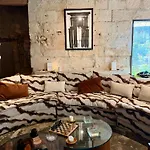 Historic Mansion In The Heart Of Provence Saint-Laurent-de-Brevedent