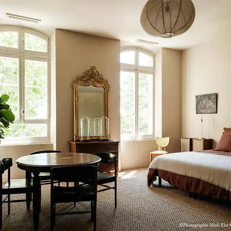 Historic Mansion In The Heart Of Provence Saint-Laurent-de-Brevedent