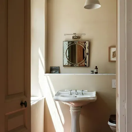 Historic Mansion In The Heart Of Provence Saint-Laurent-de-Brevedent