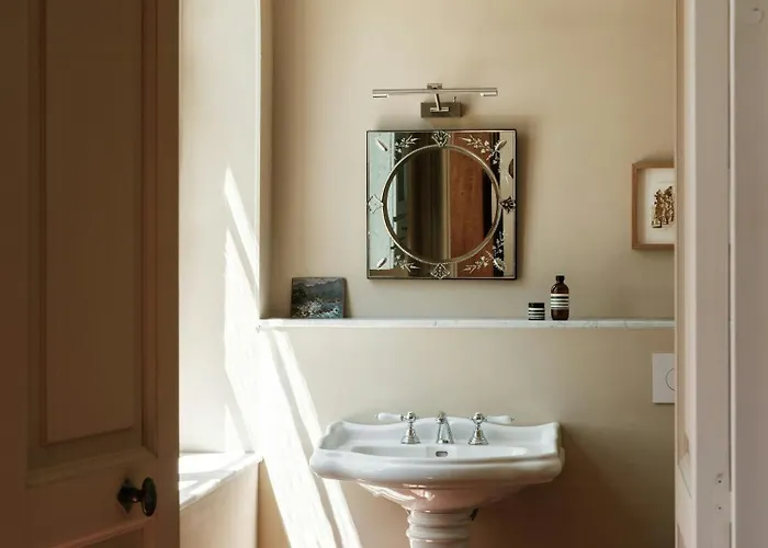 Historic Mansion In The Heart Of Provence Saint-Laurent-de-Brevedent